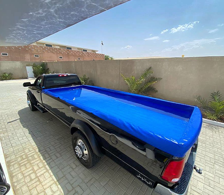 Th&ugrave;ng xe của n&oacute; c&oacute; thể biến th&agrave;nh một bể bơi giải nhiệt như thế n&agrave;y