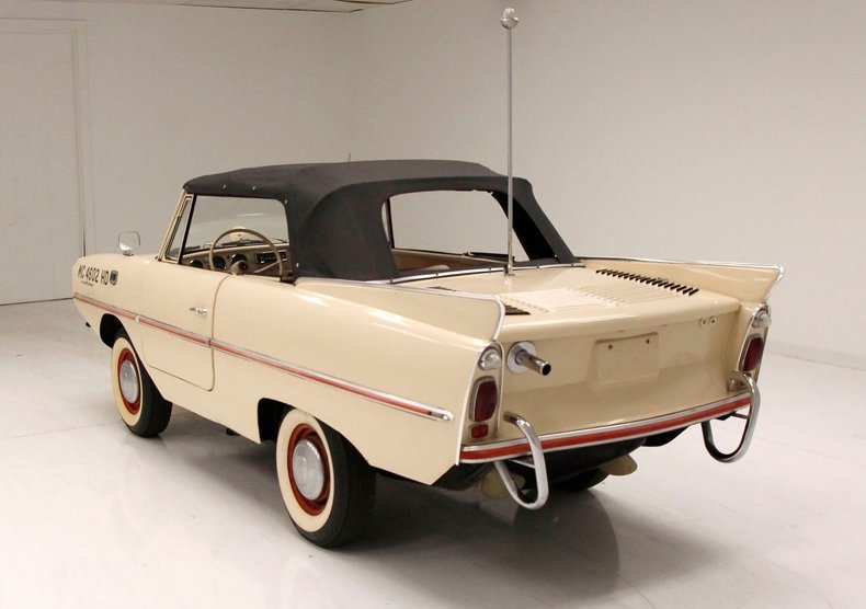 Phía sau của xe lưỡng cư Amphicar 770 1964
