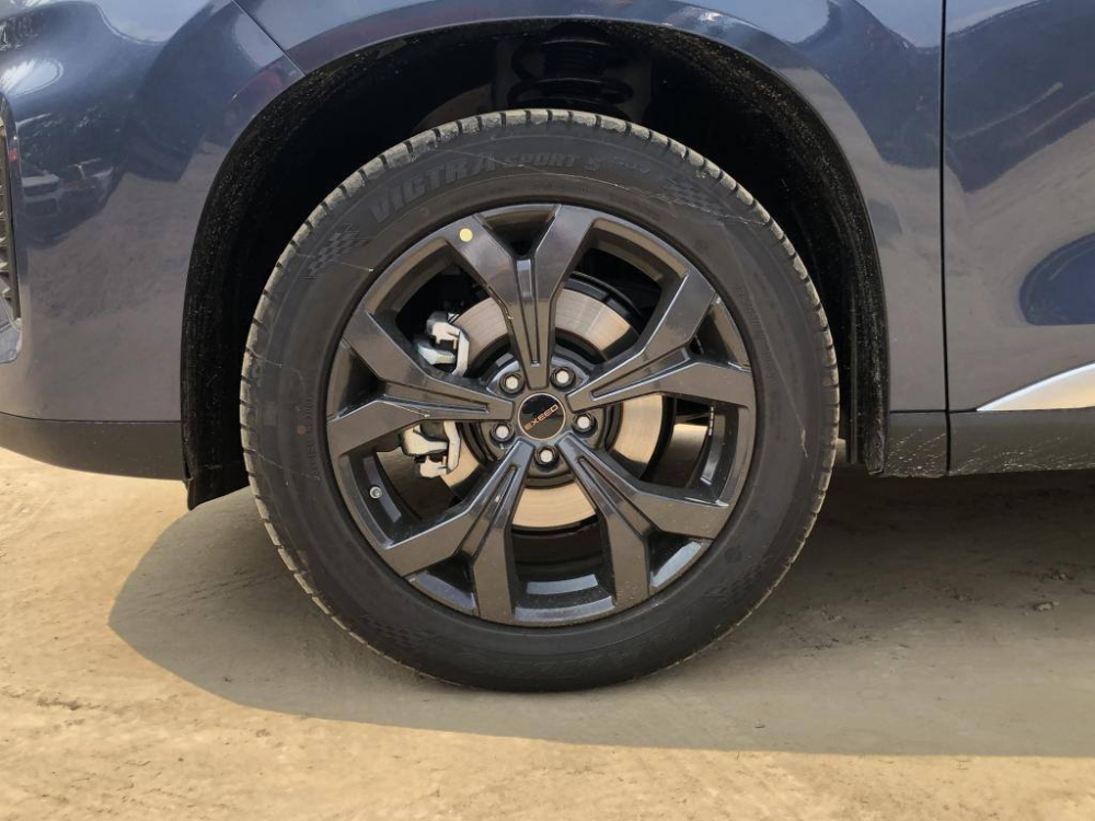 Cận cảnh la-zăng của Exeed VX