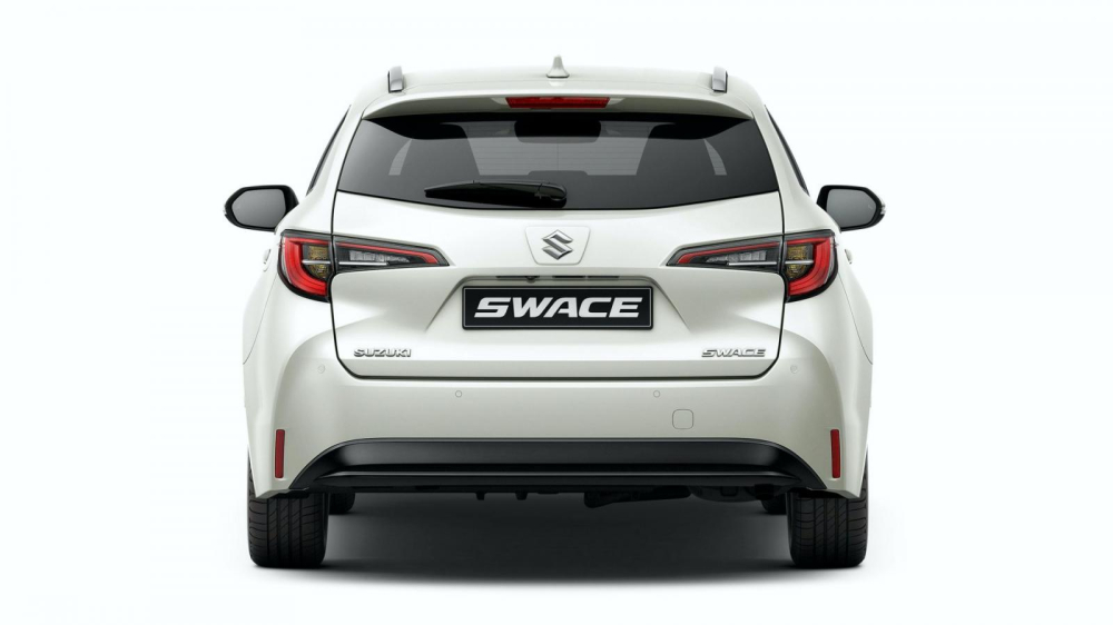 Suzuki Swace 2021 được trang bị đèn hậu LED và cửa cốp mở đá chân Suzuki Swace 2021 được trang bị đèn hậu LED và cửa cốp mở đá chân