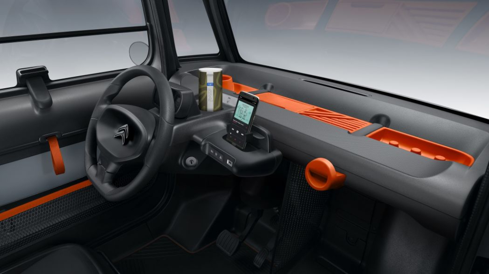 Nội thất bên trong Citroen Ami khá đơn giản Nội thất bên trong Citroen Ami khá đơn giản