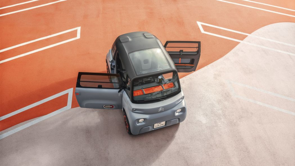 Nửa nóc xe Citroen Ami được làm bằng kính Nửa nóc xe Citroen Ami được làm bằng kính