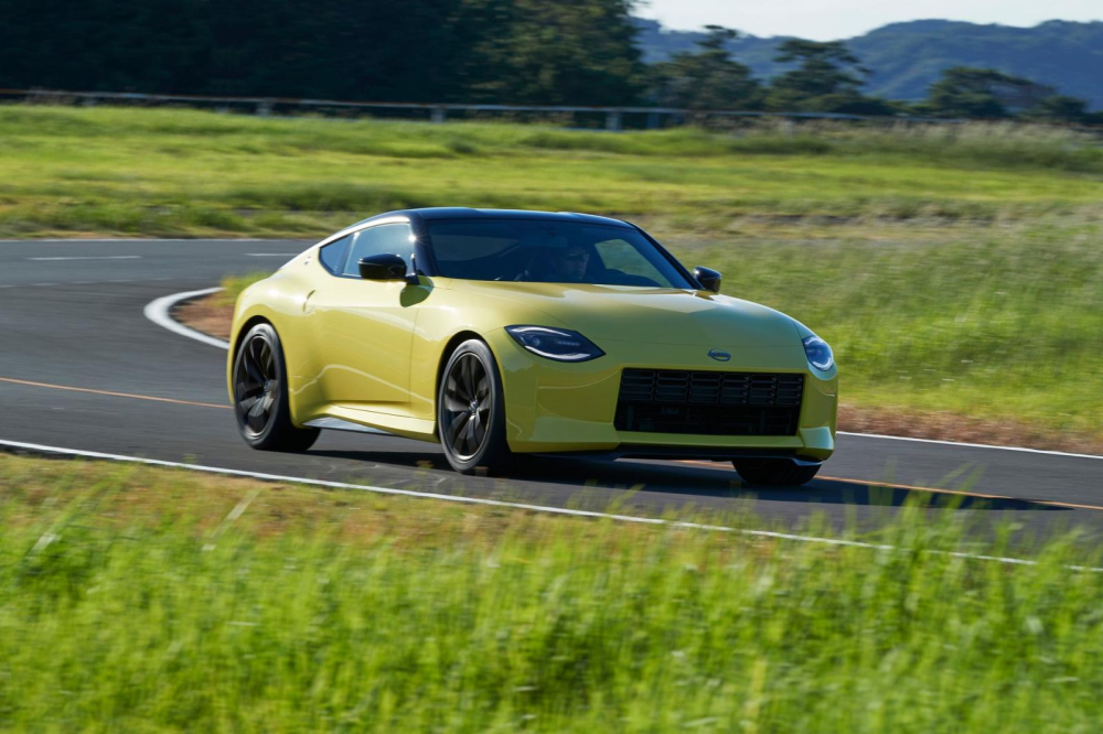 Nissan Z Proto được sơn màu vàng sáng bắt mắt Nissan Z Proto được sơn màu vàng sáng bắt mắt