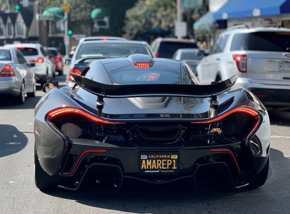 Vẻ đẹp của McLaren P1 nhìn từ phía sau xe