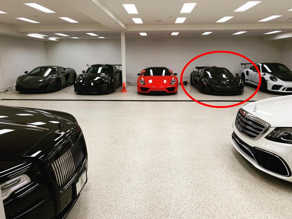 Garage của doanh nhân người Việt hiện sinh sống và làm việc ở Mỹ là mơ ước của không ít người yêu xe 