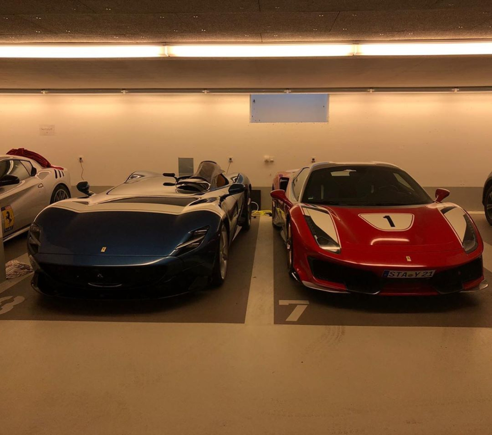 Siêu xe Siêu xe ích kỷ Ferrari Monza SP1 đỗ cạnh hàng độc Ferrari 488 Pista Spider Nikki Lauda