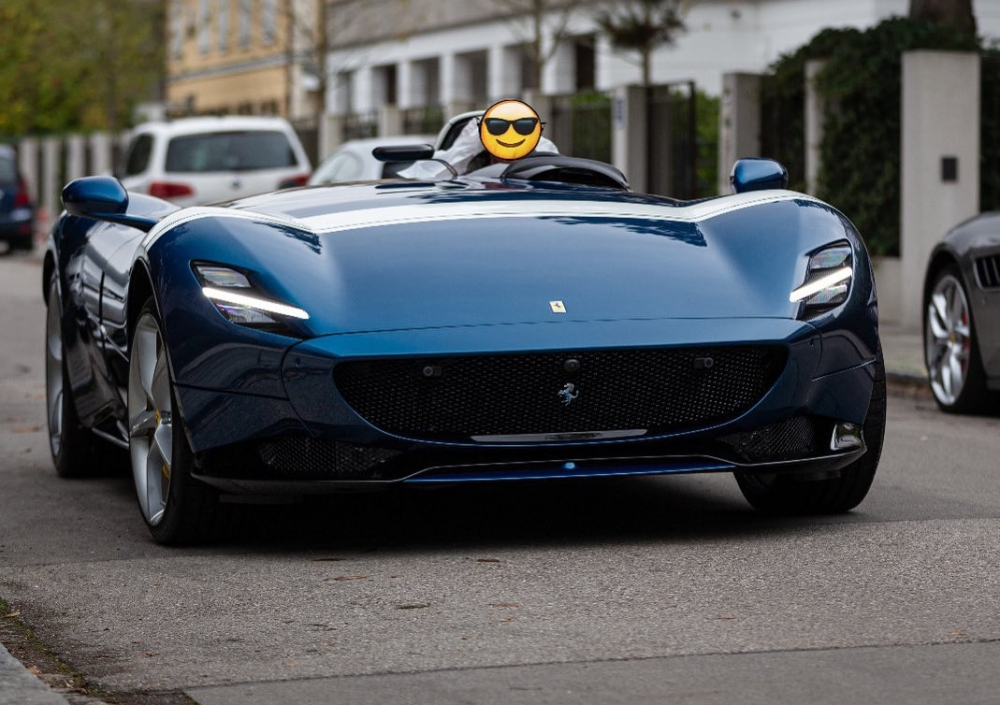Ferrari Monza SP1 trên đường phố Ferrari Monza SP1 trên đường phố