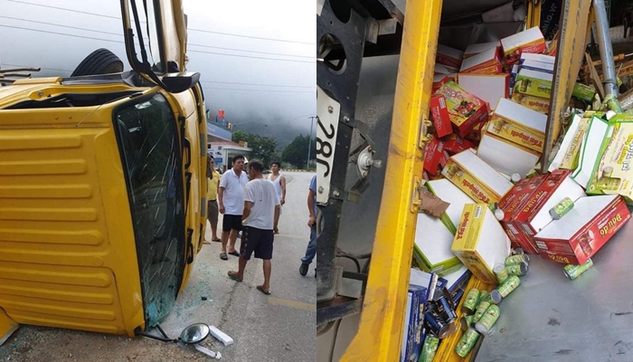 Hàng hoá trên xe tải đổ ra đường Hàng hoá trên xe tải đổ ra đường
