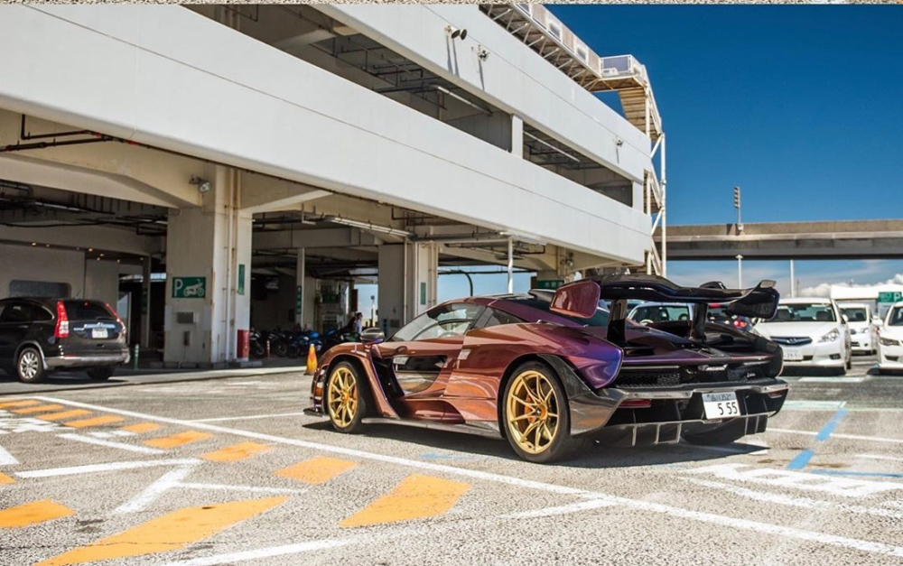 V&agrave; đu&ocirc;i xe