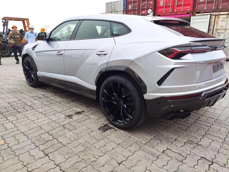 Chiếc Lamborghini Urus này có màu sơn xám Grigio Nimbus độc nhất Việt Nam hiện nay
