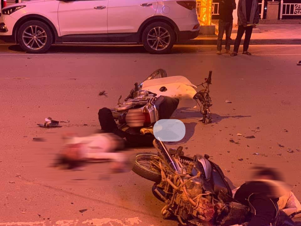 Vụ tai nạn này làm 1 thanh niên tử vong tại chỗ, người còn lại cũng qua đời khi đang cấp cứu ở bệnh viện Vụ tai nạn này làm 1 thanh niên tử vong tại chỗ, người còn lại cũng qua đời khi đang cấp cứu ở bệnh viện
