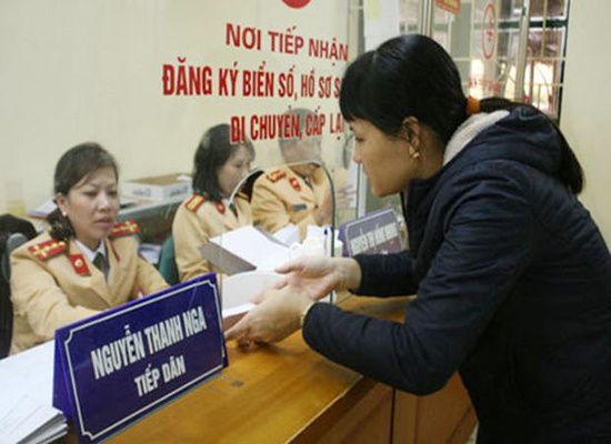 Nếu cả đôi bên đều ở chung một tỉnh, thành phố thì sẽ không cần phải rút hồ sơ gốc của xe. Nếu cả đôi bên đều ở chung một tỉnh, thành phố thì sẽ không cần phải rút hồ sơ gốc của xe.