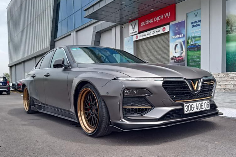 Chiếc VinFast Lux A2.0 độ widebody đầu tiên tại Việt Nam
