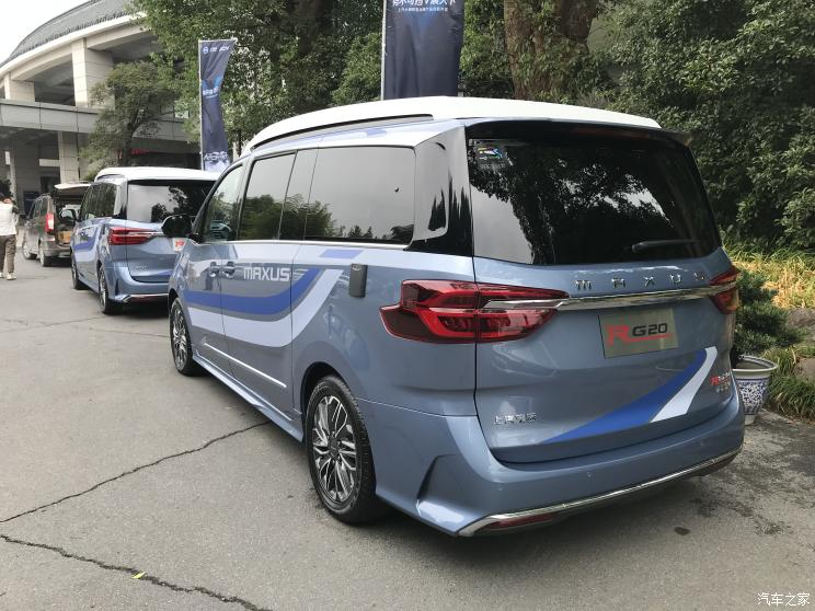 Phía sau của xe van cắm trại Maxus RG20