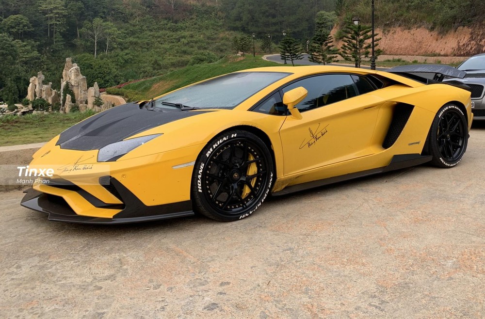 Hiện tại Việt Nam chỉ có duy nhất một chiếc Lamborghini Aventador S LP740-4 mang màu vàng