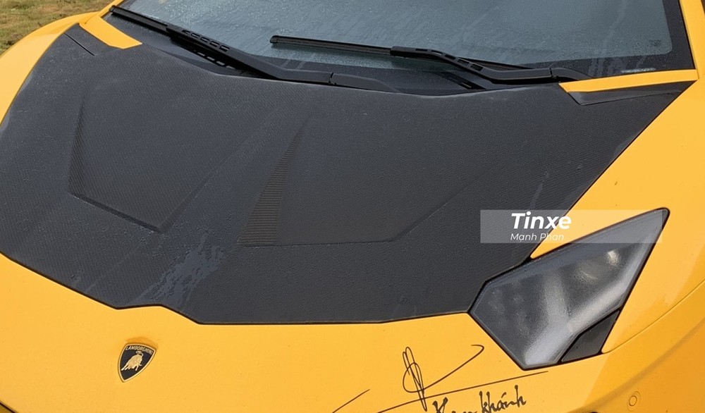 Nắp capô độ carbon của chiếc Lamborghini Aventador S LP740-4 đầu tiên về Việt Nam