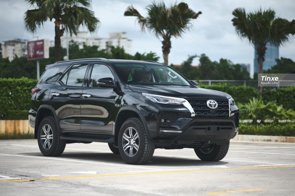 Toyota Fortuner 2020 có ngoại hình thay đổi nhẹ, tập trung chủ yếu ở phần đầu xe