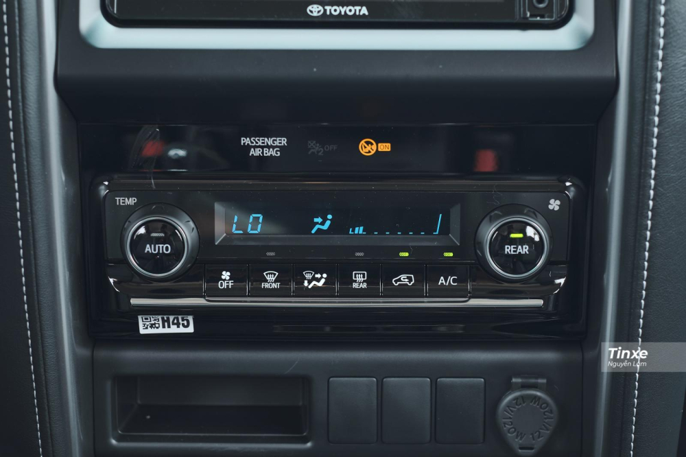 Điều hòa tự động, 2 giàn lạnh là trang bị mới trên phiên bản 2.4L 4x2 AT ở lần nâng cấp giữa vòng đời này