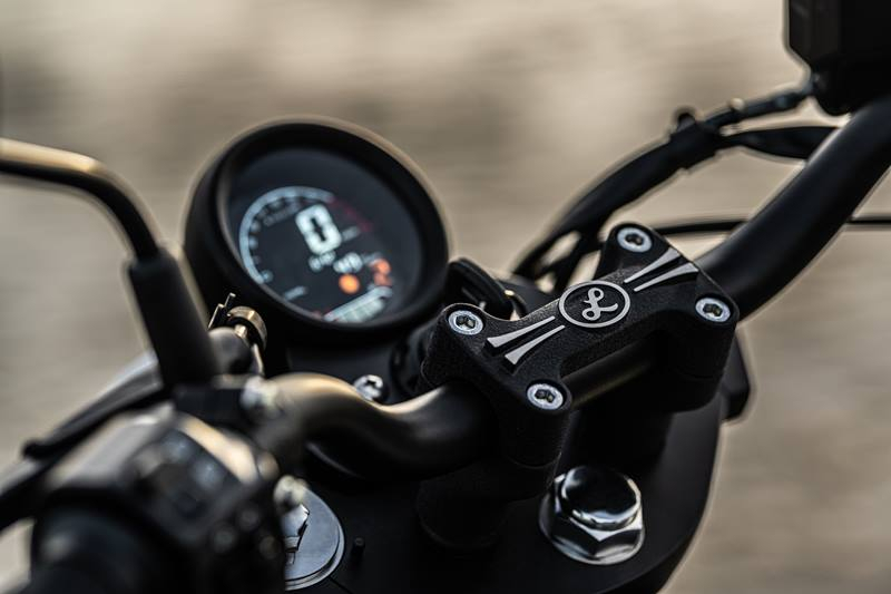 Ghi đông mới trên GPX Legend 250 Twin II
