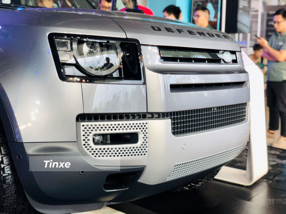 Land Rover Defender có 2 tùy chọn động cơ bên dưới nắp ca-pô