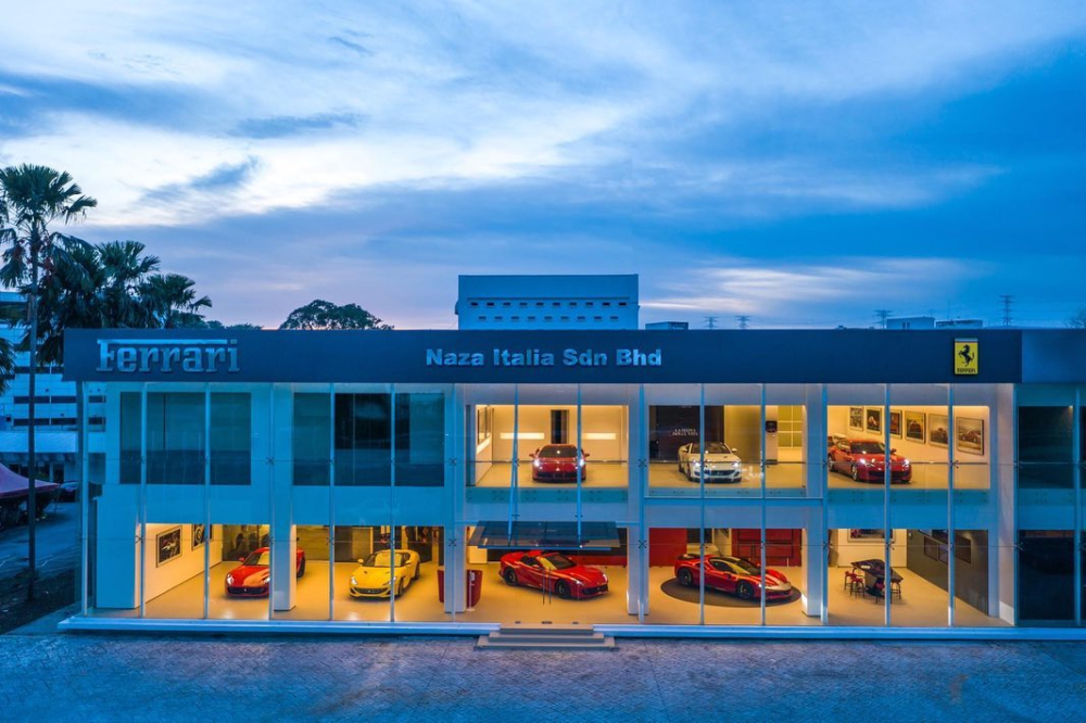 Bức ảnh n&agrave;y thể hiện độ ho&agrave;nh tr&aacute;ng của showroom Ferrari tại Malaysia