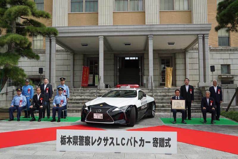 Và năm 2020 là chiếc xe tuần tra mới Lexus LC 500 được một đại gia quyên tặng