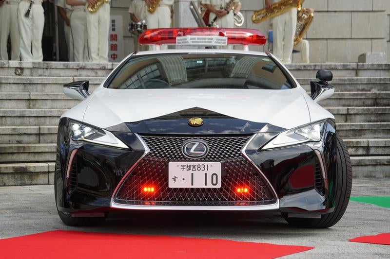 Vẻ đẹp của Lexus LC 500 mới được bàn giao cho cảnh sát Nhật Bản