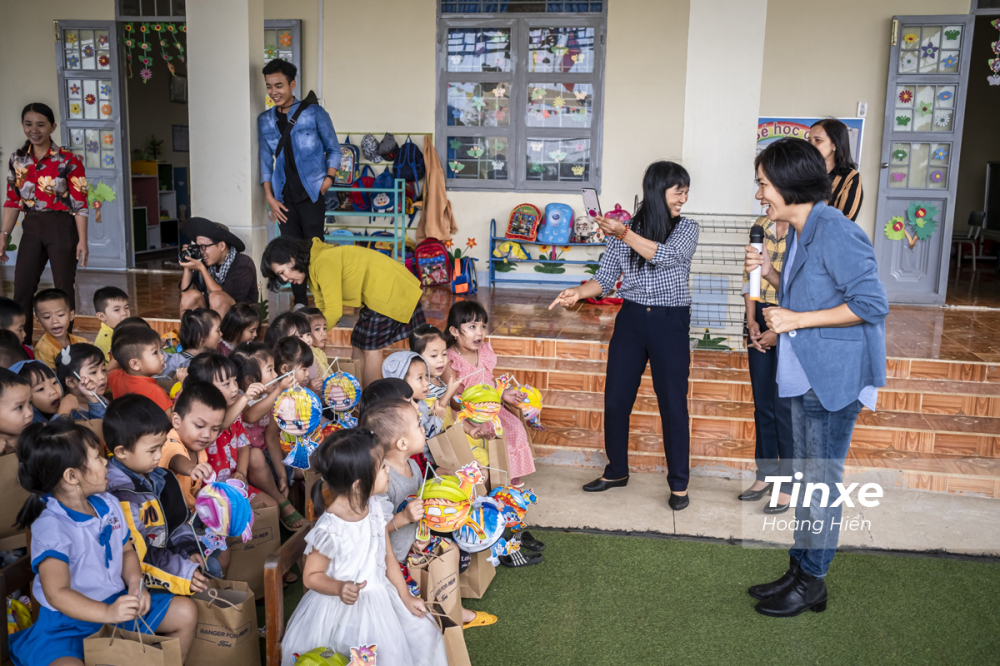 Chị Vũ Hà - Nữ tướng của dự án Sách hoá nông thôn.