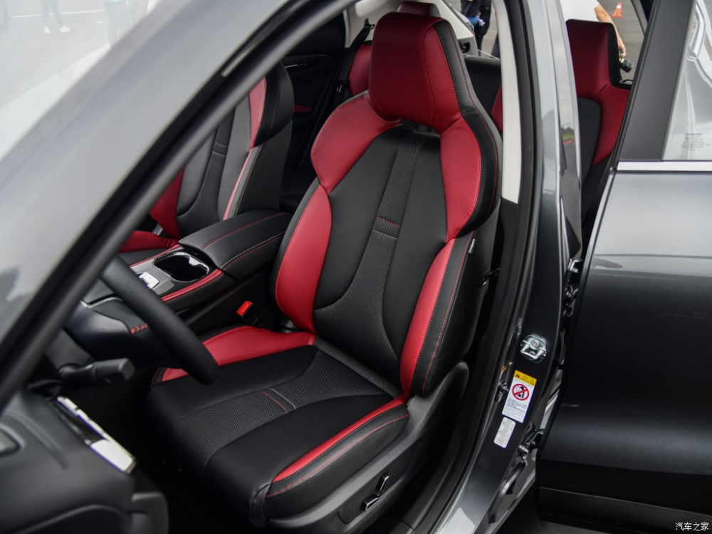 H&agrave;ng ghế ph&iacute;a trước của Oshan X5
