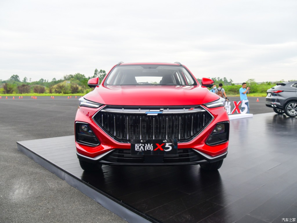 Trực diện đầu xe Oshan X5