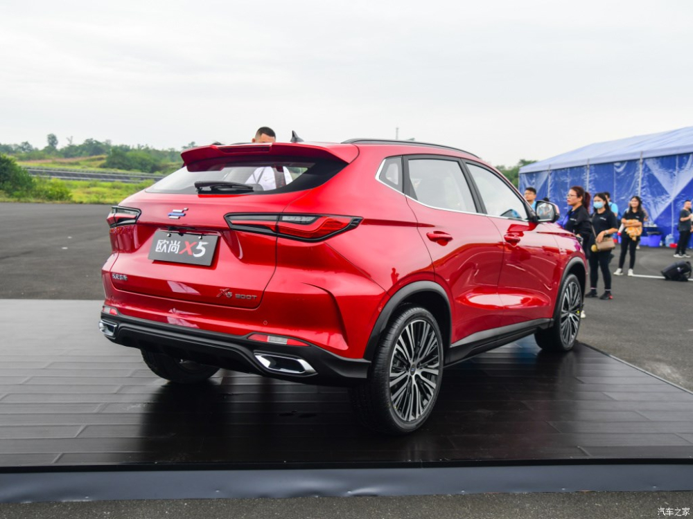 G&oacute;c nh&igrave;n ch&eacute;o ph&iacute;a sau của Oshan X5