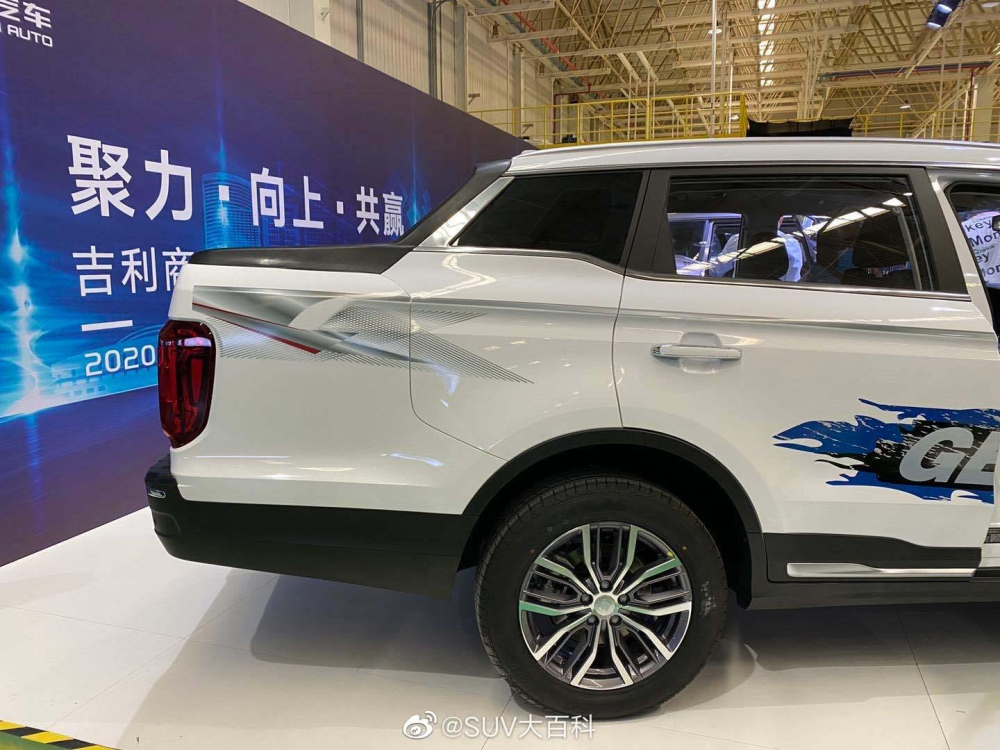 Vì là bán tải chế tạo từ SUV, phần thùng xe chỉ trông ngắn cụt