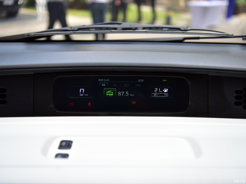 M&agrave;n h&igrave;nh nhỏ tr&ecirc;n mặt t&aacute;p-l&ocirc; của Oshan Neo II