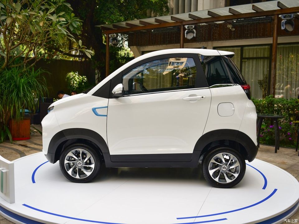 Oshan Neo II sở hữu thiết kế nhỏ v&agrave; nội thất 2 chỗ