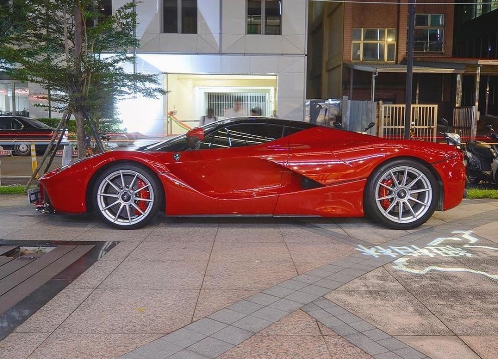 Có 499 chiếc siêu xe Ferrari LaFerrari trên thế giới và riêng ở Đài Loan ước tính có hơn 5 chiếc Có 499 chiếc siêu xe Ferrari LaFerrari trên thế giới và riêng ở Đài Loan ước tính có hơn 5 chiếc