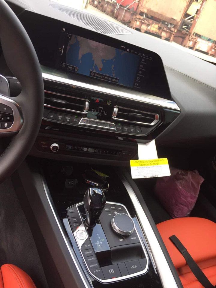 Còn đây là màn hình giải trí và bảng điều khiển trung tâm của xe BMW Z4 2020 Còn đây là màn hình giải trí và bảng điều khiển trung tâm của xe BMW Z4 2020