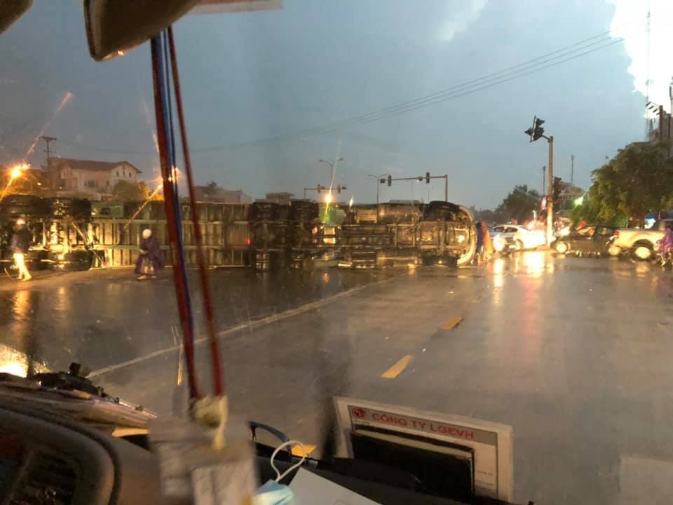 Vụ tai nạn khiến giao thông qua khu vực bị ùn tắc