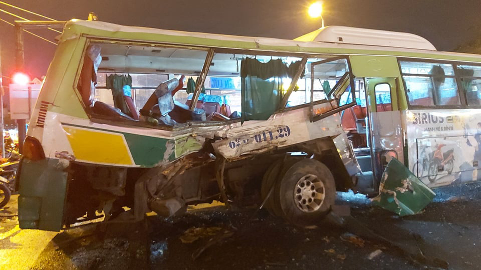 Thiệt hại của chiếc xe buýt trong vụ tai nạn