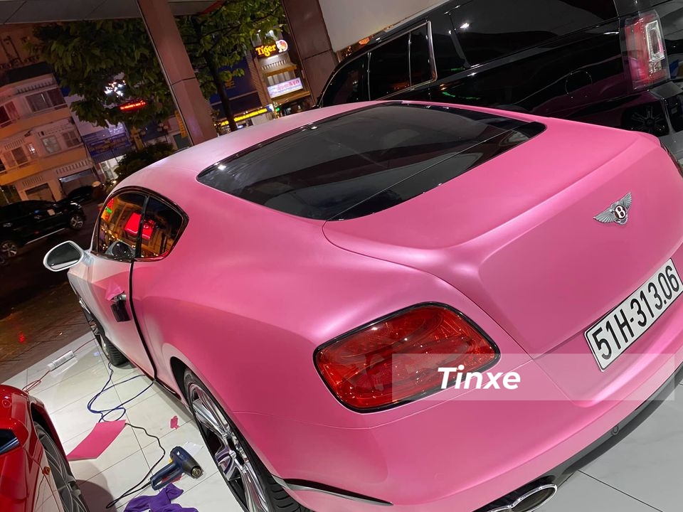 Qu&aacute; tr&igrave;nh thay &aacute;o chiếc Bentley Continental GT n&agrave;y bằng phương ph&aacute;p d&aacute;n đề-can