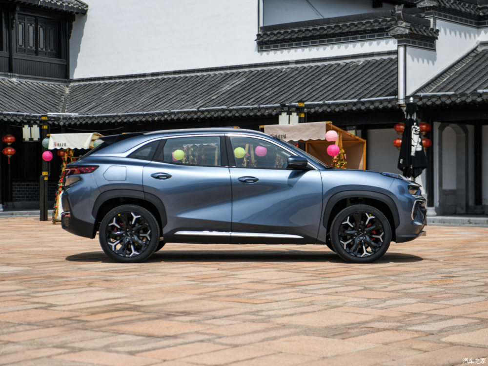 Ph&iacute;a sườn xe&nbsp;của Chery Ant