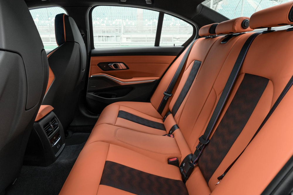 Hàng ghế sau của BMW M3 2021 Hàng ghế sau của BMW M3 2021