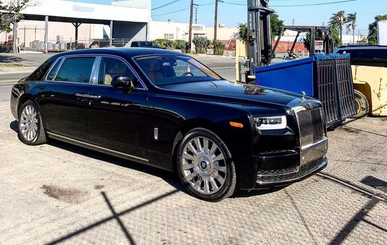 Ngoại hình của một chiếc xe siêu sang Rolls-Royce Phantom VIII
