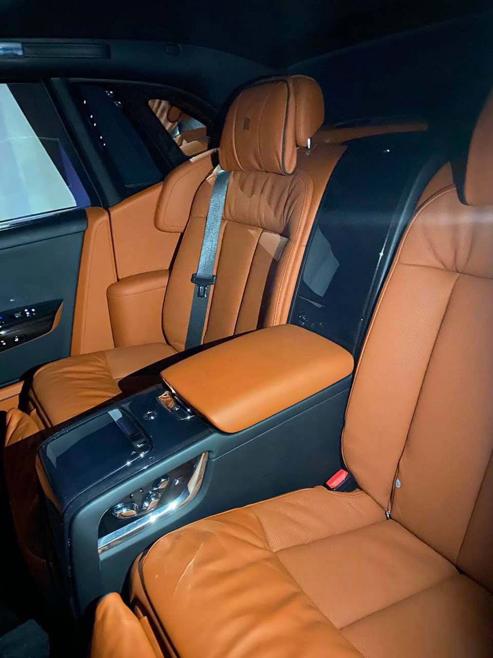 Hàng ghế sau của chiếc xe siêu sang Rolls-Royce Phantom thế hệ thứ 8 mới về Việt Nam