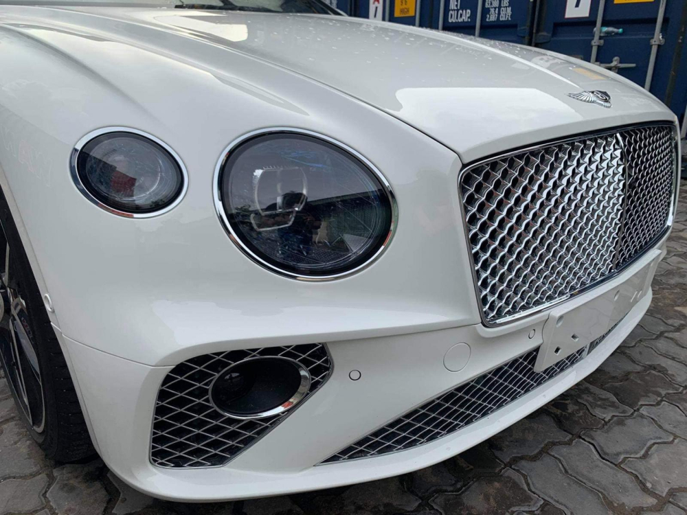 Thiết kế phần đầu xe Bentley Continental GT V8 thế hệ thứ 3