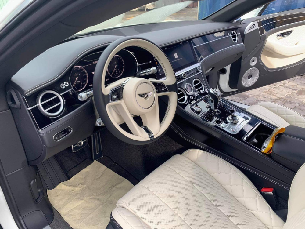 Nội thất khoang l&aacute;i của Bentley Continental GT V8 thế hệ thứ 3 mới về Việt Nam