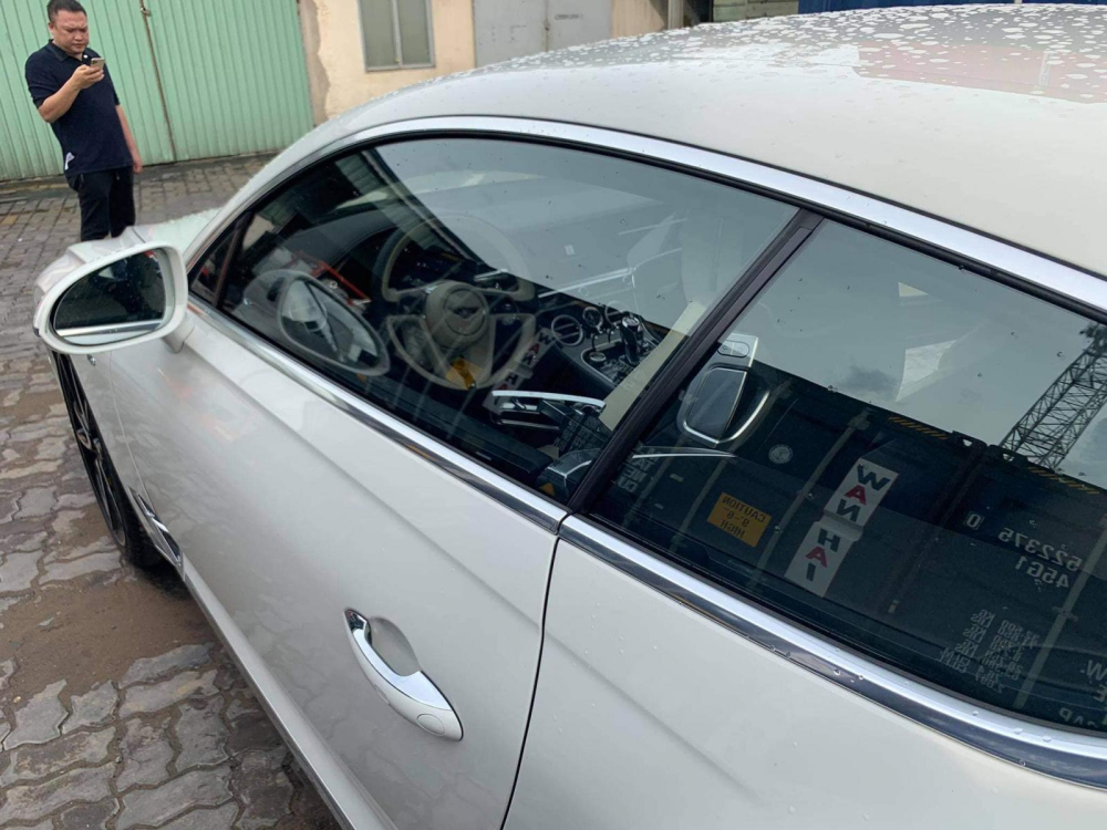 C&ograve;n đ&acirc;y l&agrave; kiểu d&aacute;ng b&ecirc;n h&ocirc;ng xe
