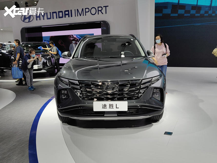 Đầu xe của Hyundai Tucson L 2021 được thiết kế t&aacute;o bạo