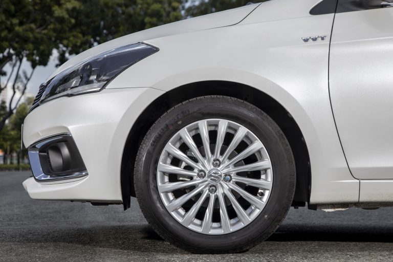 La-zăng 16 inch của Suzuki Ciaz mới La-zăng 16 inch của Suzuki Ciaz mới