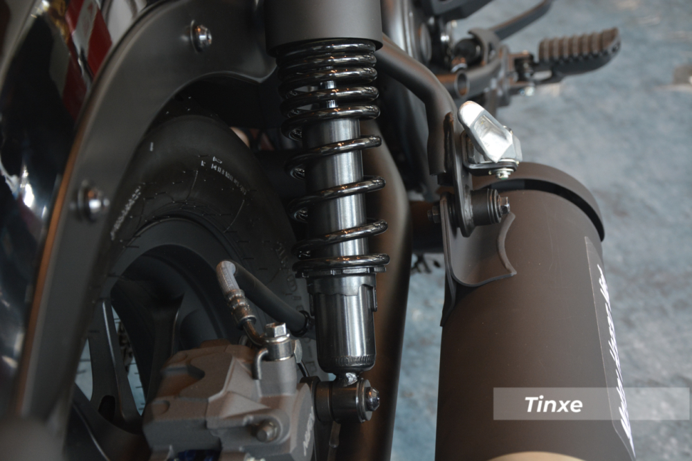 Hệ thống treo phía sau của Honda Rebel 500 2020 đã được sửa đổi lại