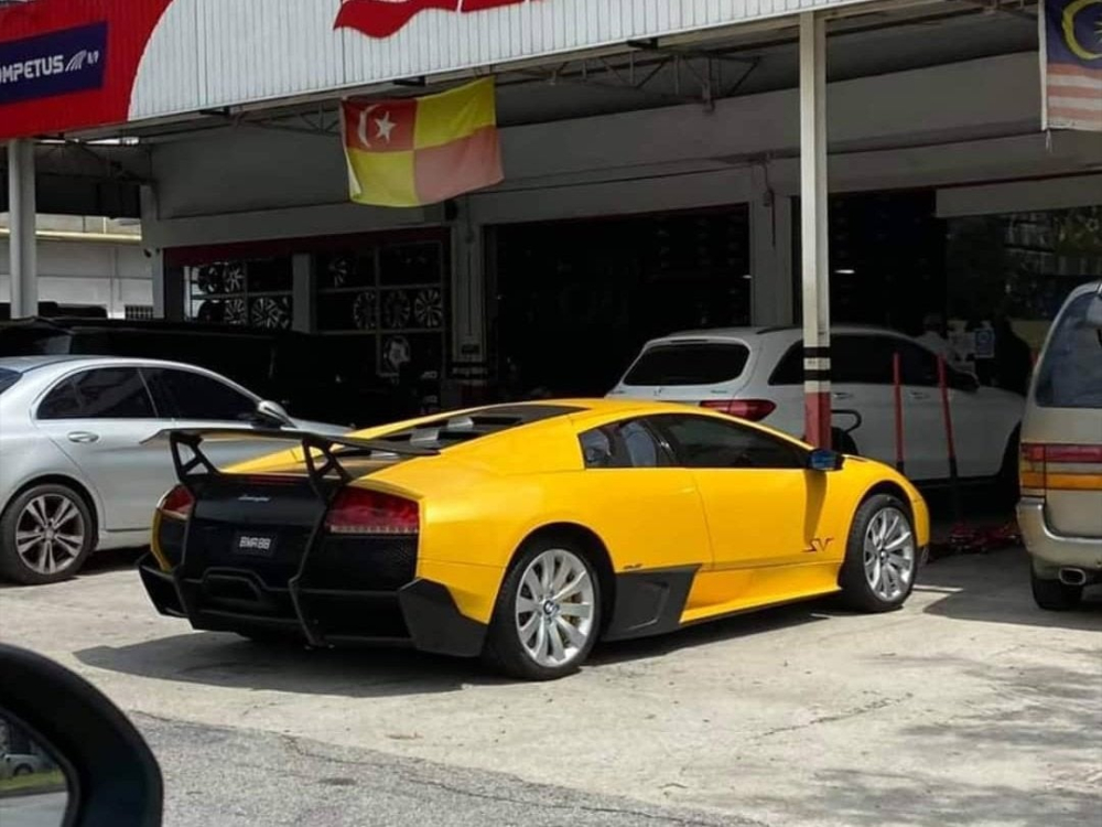 Giới mê xe thế giới xôn xao hình ảnh Lamborghini Murcielago SV gắn mâm BMW ở Malaysia